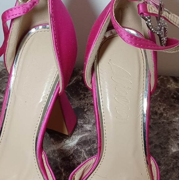 Elegant Pink Women's Shoes - Picture 3 of 4